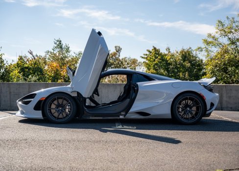 Used 2024 McLaren 750S Spider image 10
