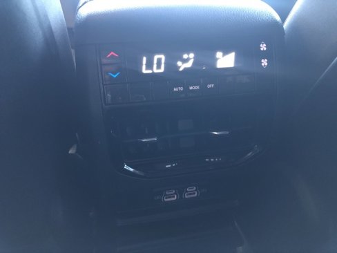Used 2023 Jeep Grand Cherokee L Laredo image 15