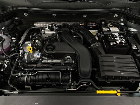New 2025 Volkswagen Taos SE image 10
