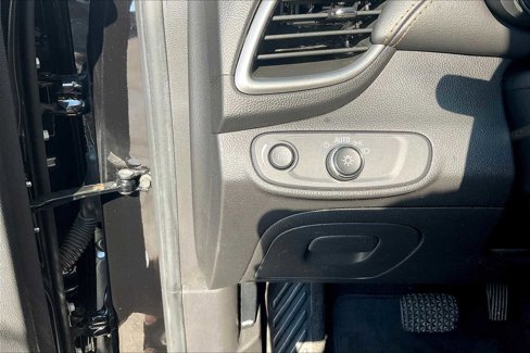 Used 2019 Chevrolet Trax LT w/ LT Convenience Package image 32
