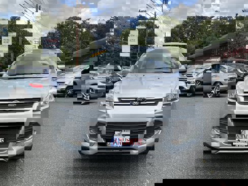 Used 2015 Ford Escape SE image 2