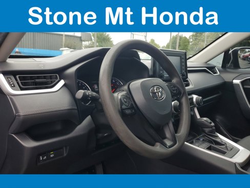 Used 2021 Toyota RAV4 XLE image 18