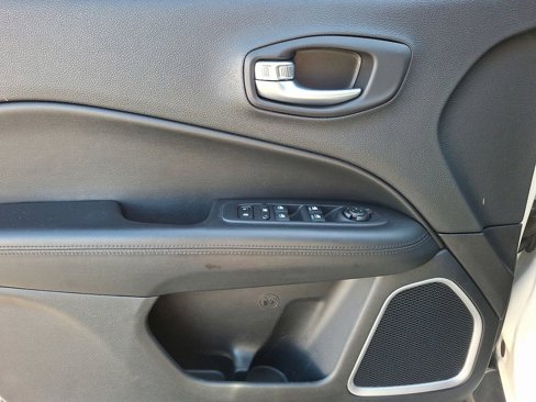 Used 2019 Jeep Compass Altitude image 12