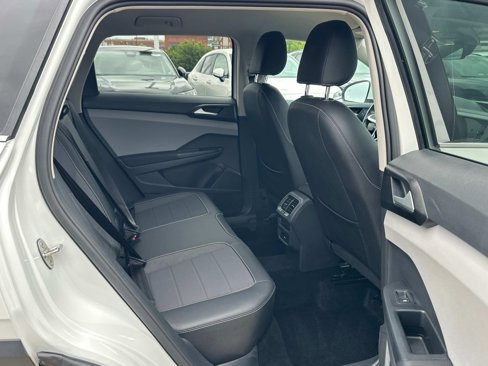 Used 2022 Volkswagen Taos SE w/ IQ.Drive SE Package image 14