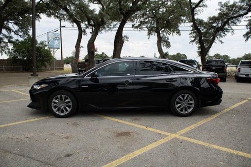 Used 2020 Toyota Avalon XLE image 2