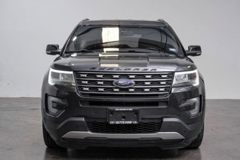 Used 2017 Ford Explorer XLT w/ Equipment Group 201A image 7