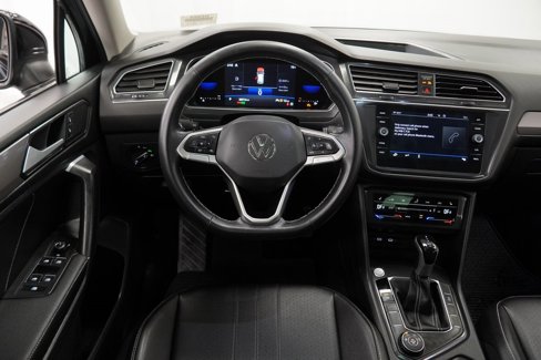 Used 2022 Volkswagen Tiguan SE image 19