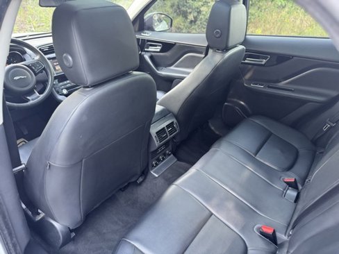 Used 2018 Jaguar F-PACE Premium image 17