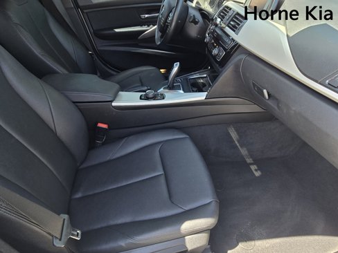 Used 2018 BMW 320i xDrive Sedan w/ Convenience Package image 11