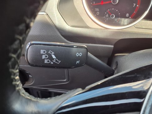 Used 2019 Volkswagen Tiguan SE image 18