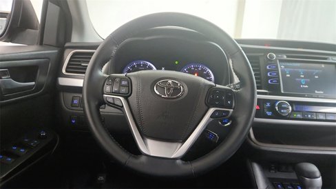 Used 2017 Toyota Highlander XLE image 16