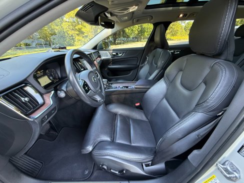 Used 2020 Volvo V60 T5 Cross Country image 12