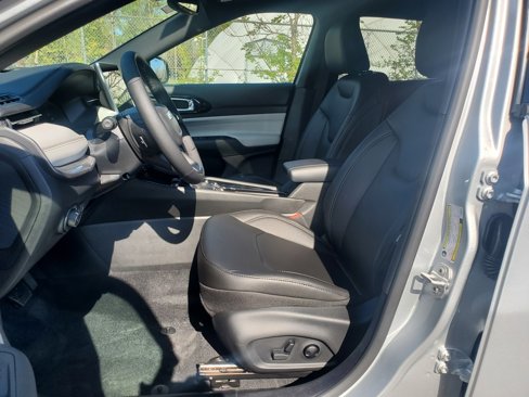 New 2025 Jeep Compass Limited image 13