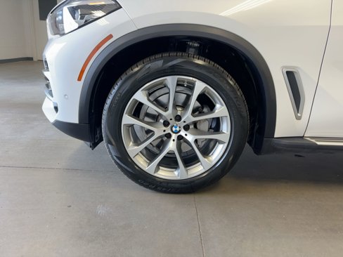 Used 2023 BMW X5 sDrive40i w/ Premium Package image 11