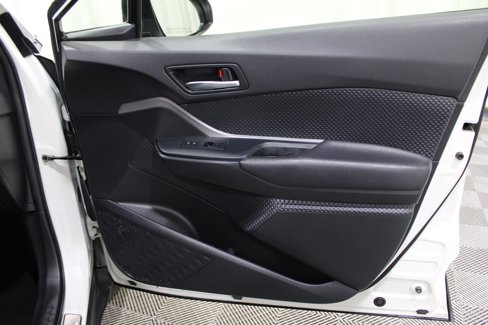 Used 2020 Toyota C-HR LE image 27