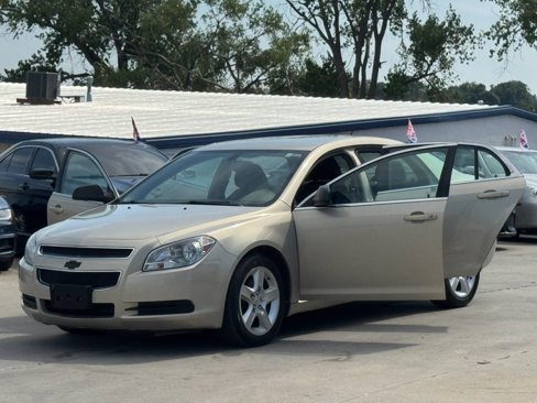 Used 2011 Chevrolet Malibu LS image 18