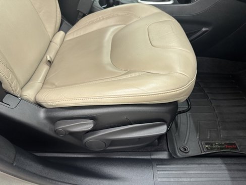Used 2016 Jeep Cherokee Limited image 10