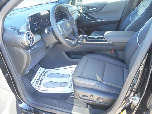 New 2025 Chevrolet Equinox LT w/ Convenience Package II image 9