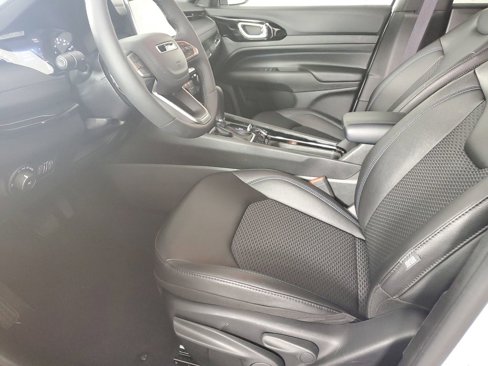 Used 2025 Jeep Compass Latitude w/ Altitude Special Edition image 11