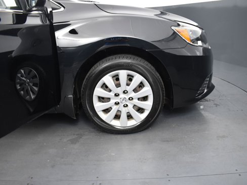 Used 2018 Nissan Sentra S image 6