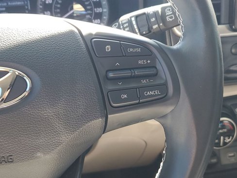 Certified 2020 Hyundai Venue image 33