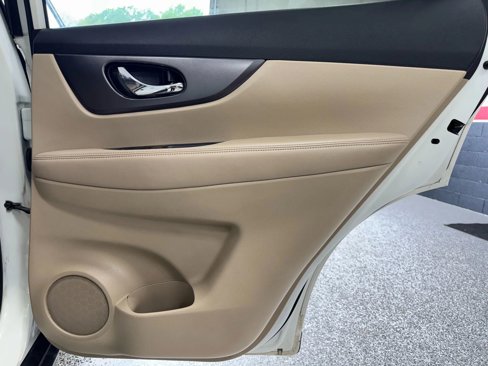 Used 2015 Nissan Rogue SV image 25