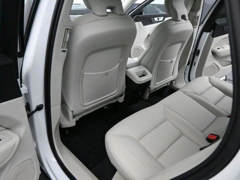 New 2025 Volvo XC60 B5 Core image 29