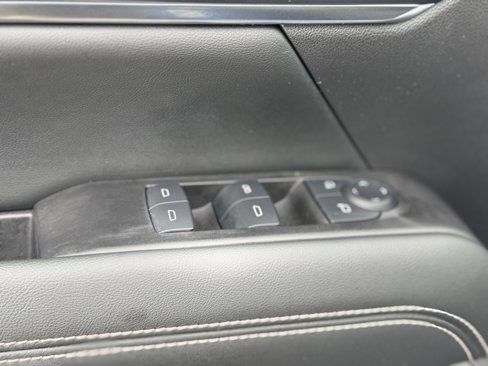 Used 2025 GMC Terrain Elevation image 21