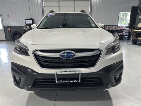 Used 2020 Subaru Outback Premium image 2
