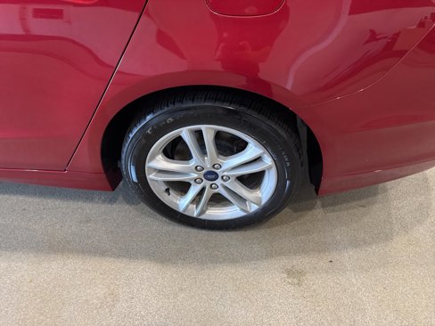 Used 2018 Ford Fusion SE image 10