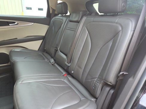Used 2020 Lincoln Nautilus Reserve image 17