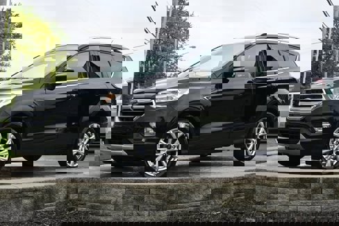 Used 2017 Ford Escape Titanium image 1