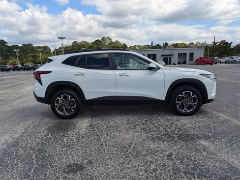 Used 2024 Chevrolet Trax LT image 3
