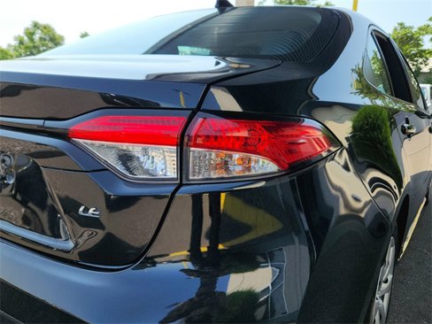 Used 2021 Toyota Corolla LE image 28