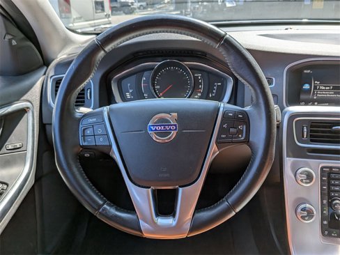 Used 2017 Volvo S60 T5 Inscription image 12