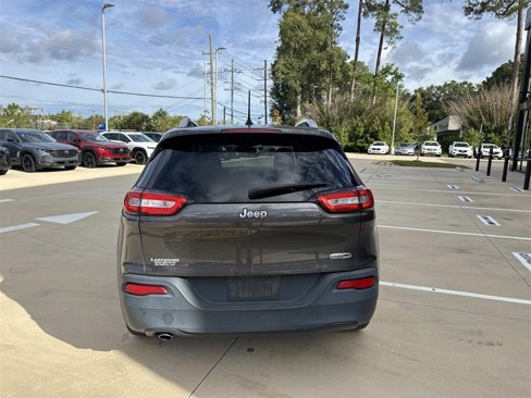Used 2018 Jeep Cherokee Latitude Plus w/ Comfort/Convenience Group image 6