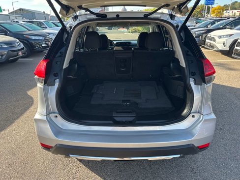 Used 2018 Nissan Rogue SV image 7