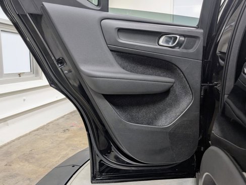 Used 2023 Volvo XC40 Recharge Core image 14