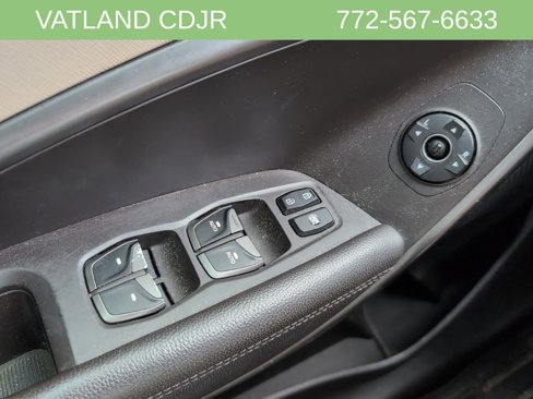 Used 2017 Hyundai Santa Fe SE image 15