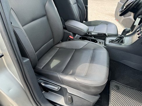 Used 2015 Volkswagen Golf S image 23