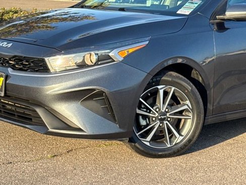 Used 2023 Kia Forte LXS image 3