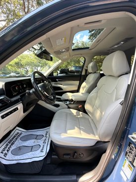 Used 2023 Kia Telluride EX w/ EX Captain's Chair Package image 10