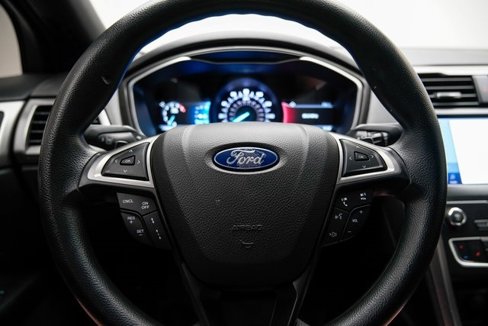 Used 2020 Ford Fusion SE image 32