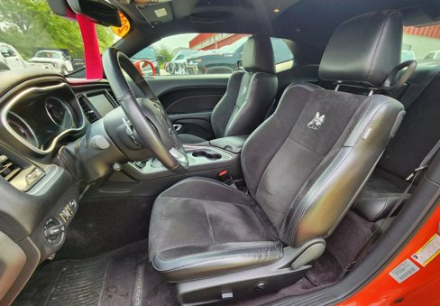 Used 2016 Dodge Challenger R/T Scat Pack w/ Leather Interior Group image 18