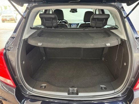Used 2022 Chevrolet Trax LT w/ LT Convenience Package image 18