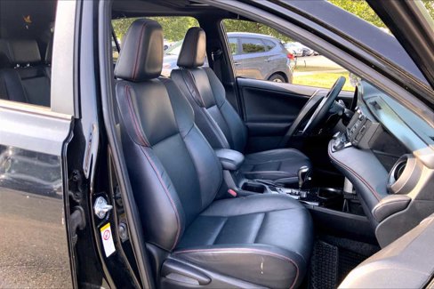 Used 2018 Toyota RAV4 SE image 8