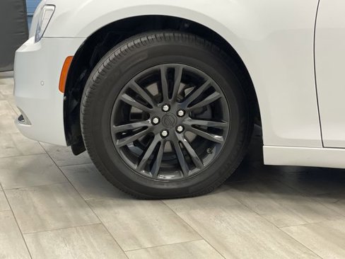 Used 2021 Chrysler 300 Touring L image 32