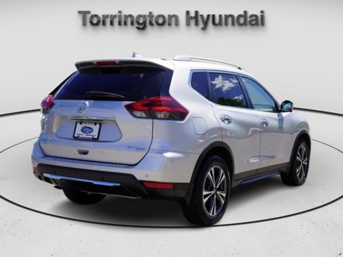 Used 2019 Nissan Rogue SV w/ Sun & Sound Touring Package image 7