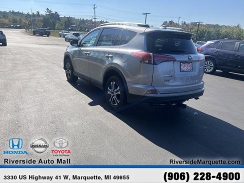 Used 2018 Toyota RAV4 LE image 6