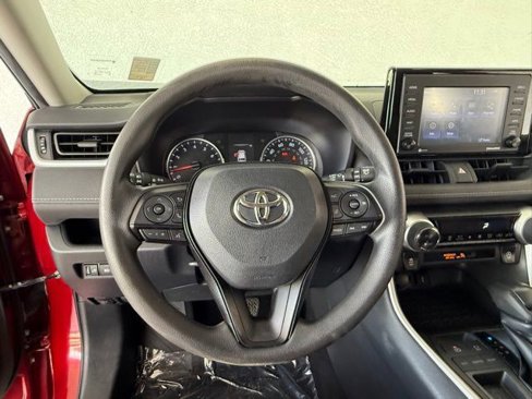 Used 2020 Toyota RAV4 XLE image 10